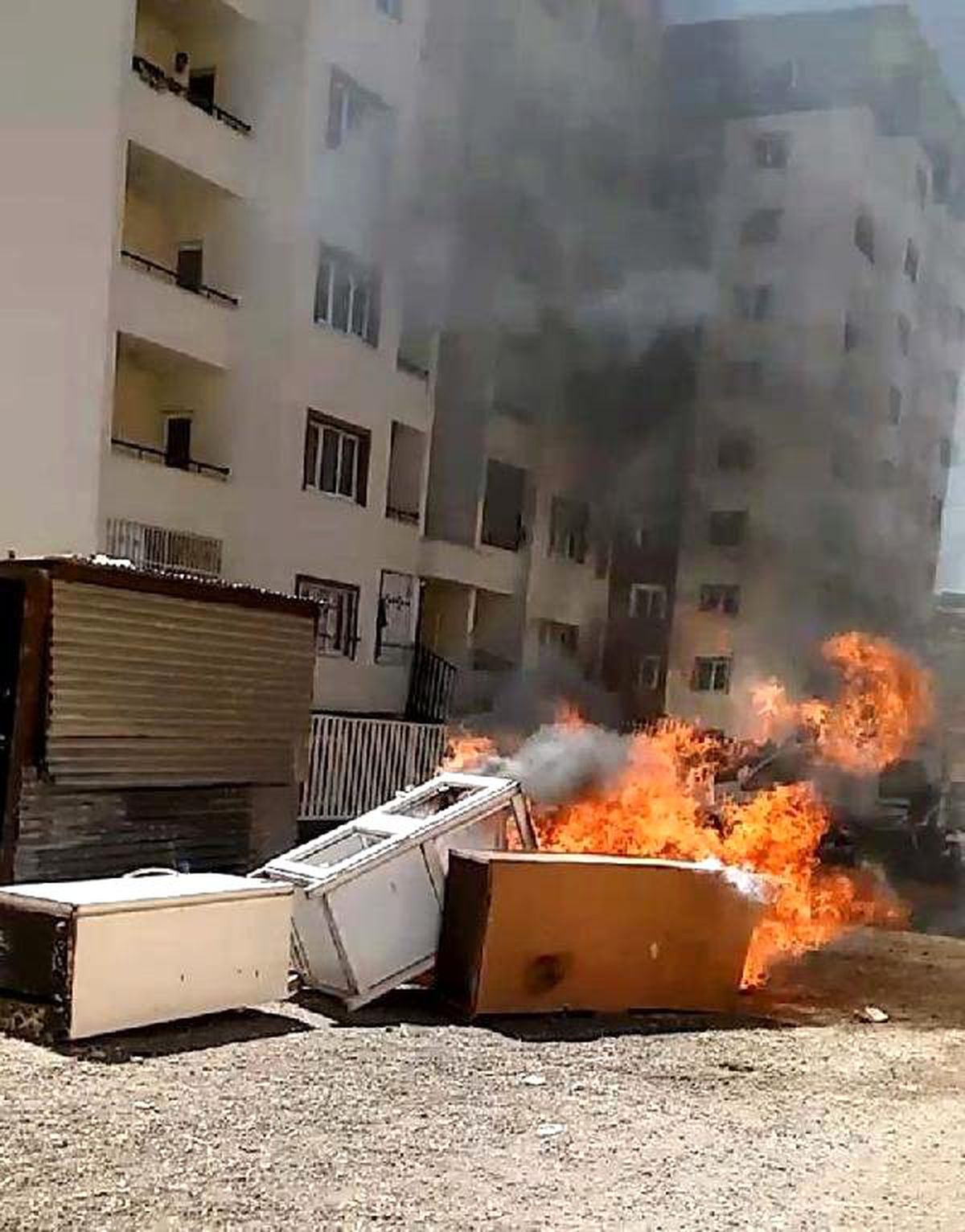 Türk Bayrağıyla 12 Katlı Binan Çatısından Atlamak İstedi