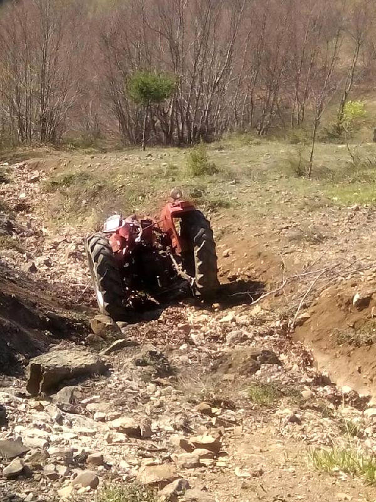 Uçuruma Yuvarlanan Traktörün Sürücüsü Öldü