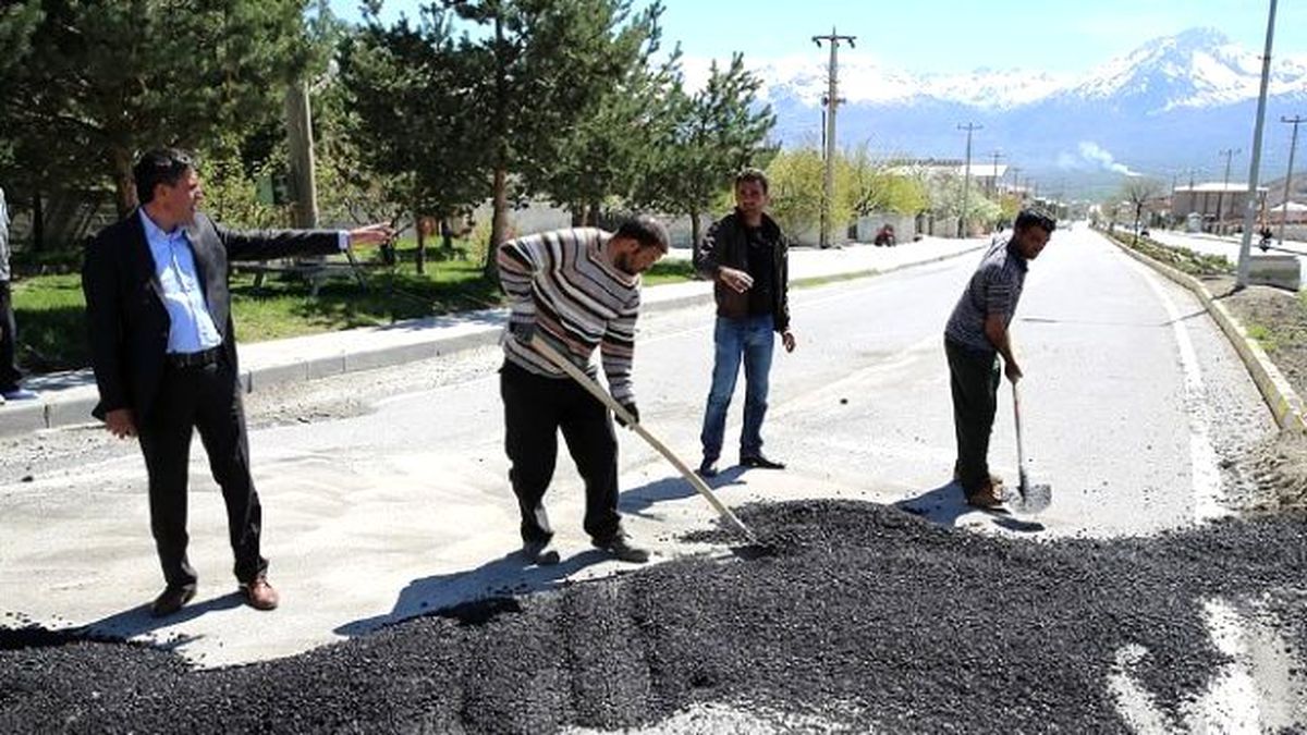 Üzümlü\'de Asfalt Onarım Çalışmaları Başladı