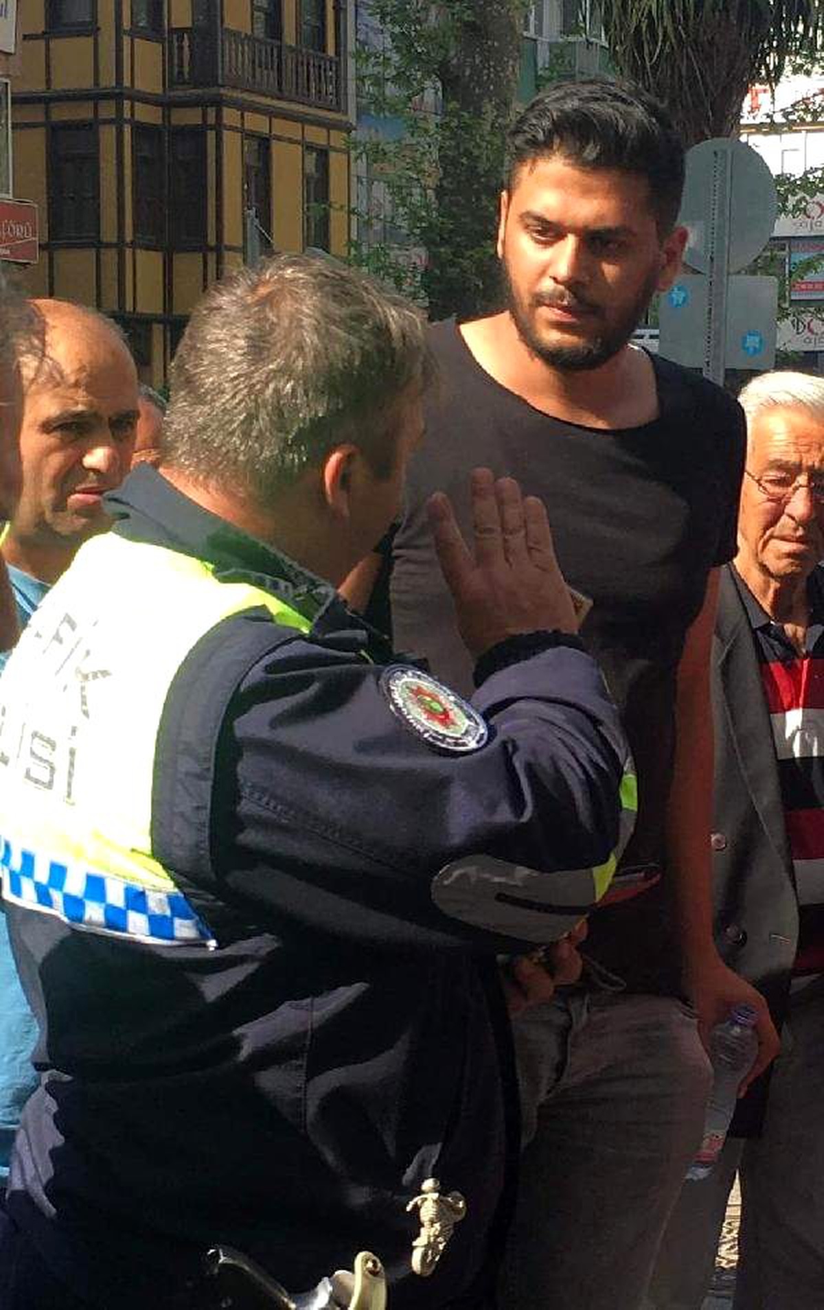 Yaşlı Kadına Çarpan Ehliyetsiz Sürücü Özür Dileyip, Helallik İstedi
