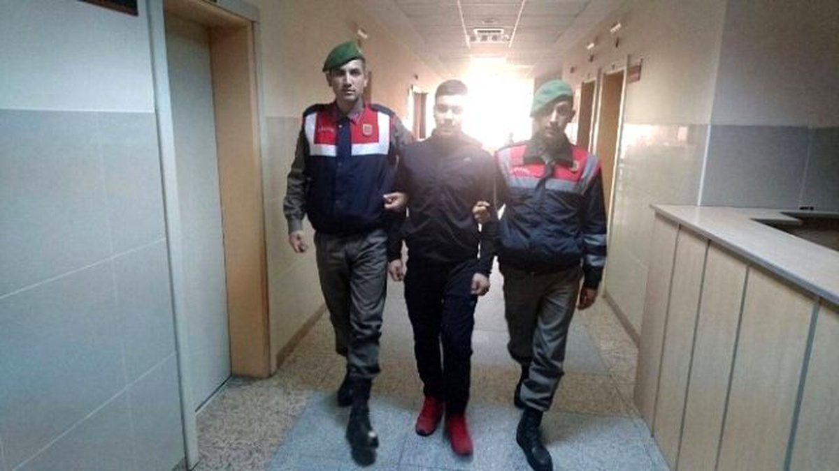 17 Yaşındaki Suç Makinası Sahte Kimlikle Yakalandı