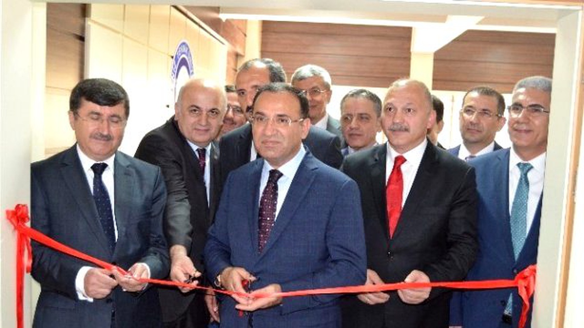 Adalet Bakanı Bekir Bozdağ Trabzon Gezisini Sürdürüyor