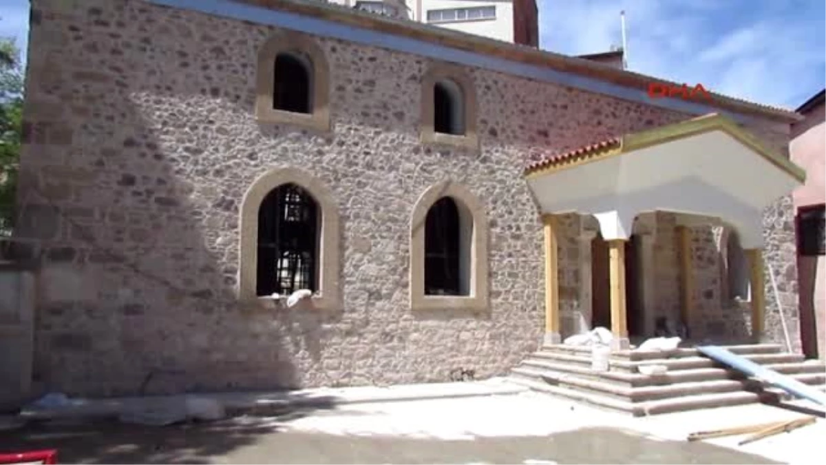 Camideki Restorasyonda Tarihi Süsleme ve Kapılar Bulundu