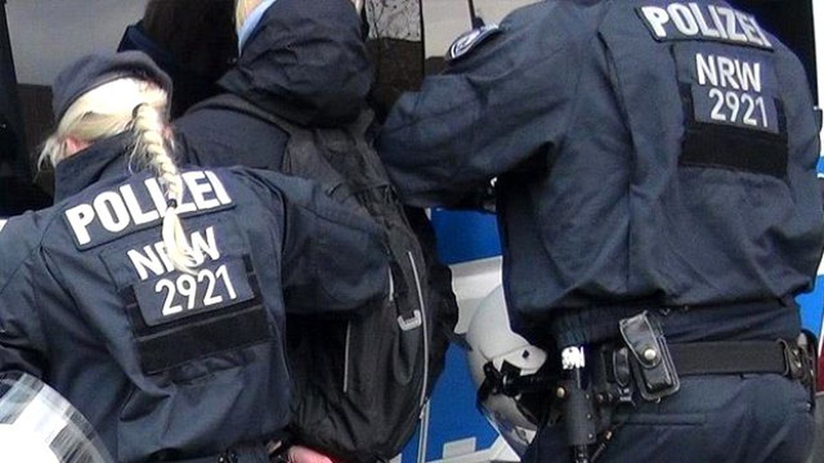 Almanya\'da Mülteci Yurdunu Kundaklayan 2 Kişiye Gözaltı