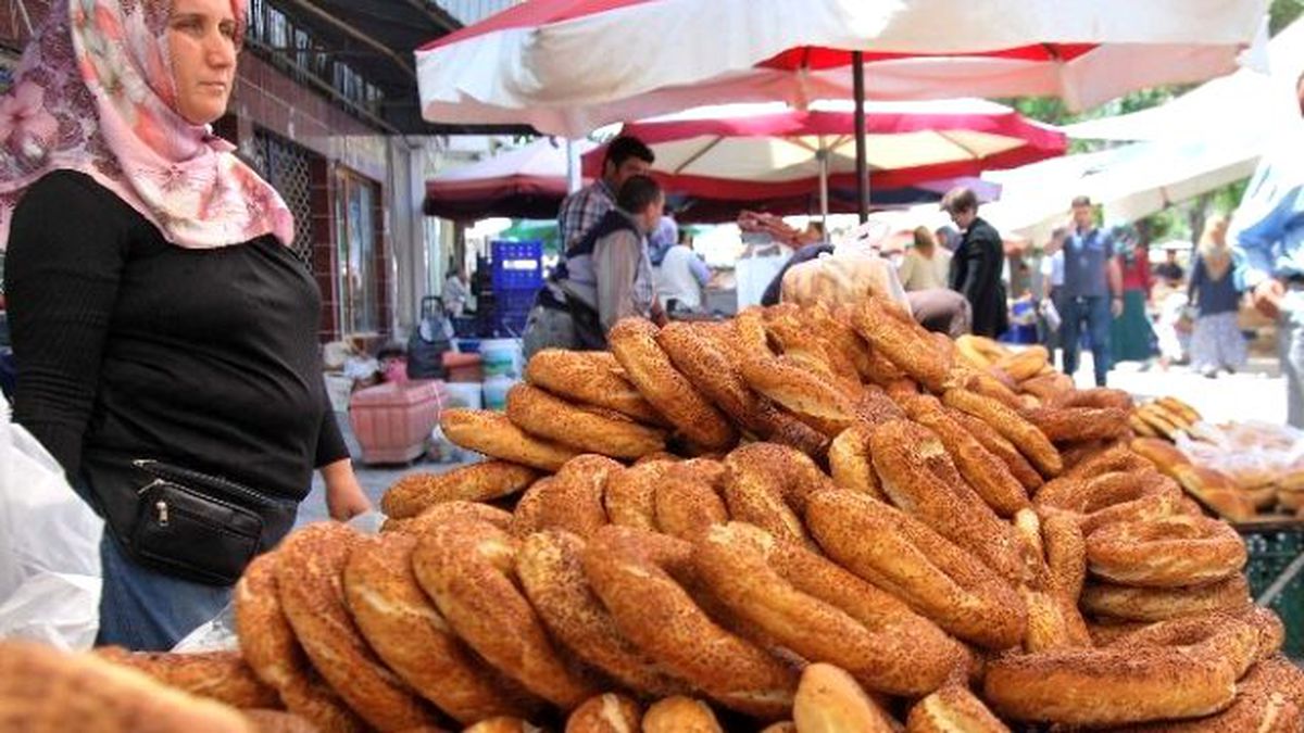 Aydın\'da Semt Pazarlarının Simit Geleneği Devam Ediyor