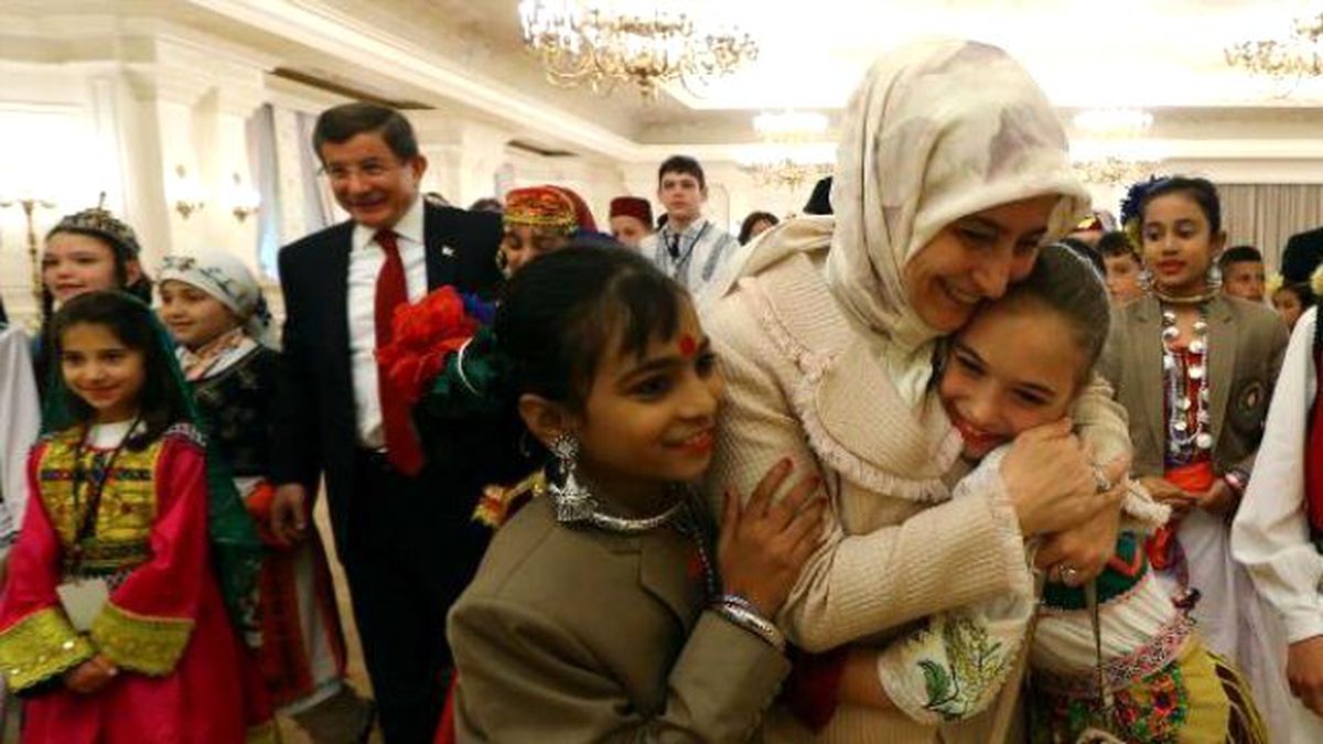 Başbakan Davutoğlu, 23 Nisan Çocuk Şenliği\'ne Katılan Çocukları Kabul Etti