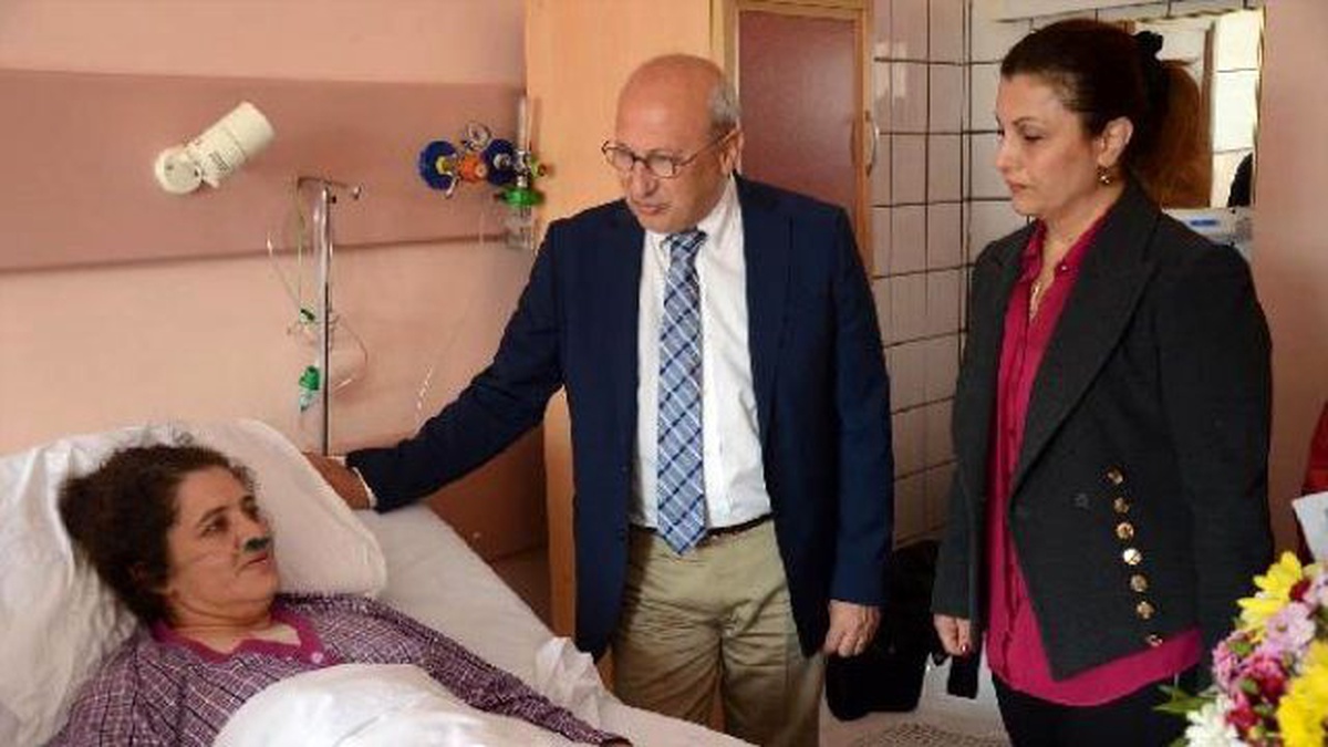 Boşandığı Eşinin Bıçakladığı Kadını Milletvekili Ziyaret Etti