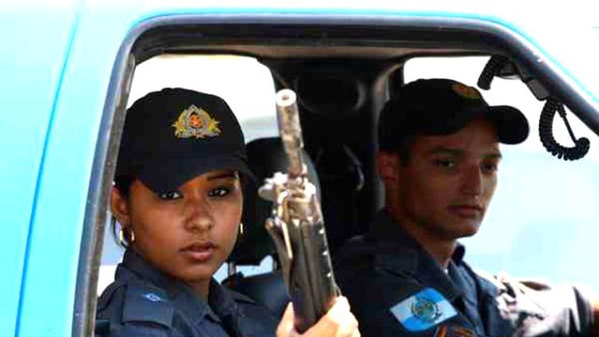 Çıplak Fotoğrafları Yayınlanan Kadın Polis Meslekten Men Edildi