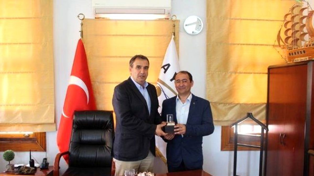 Emekli Personele Plaketli Teşekkür