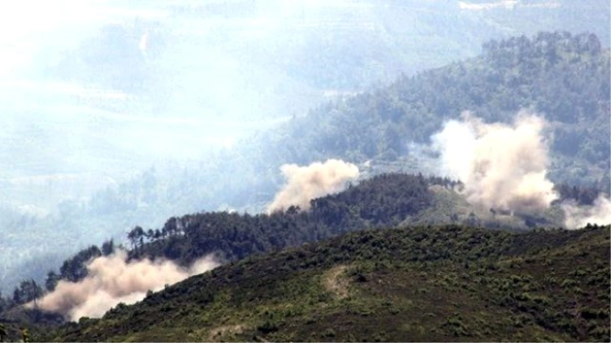 Esad\'ın Askerleri Türkmen Dağı\'na Bomba Yağdırıyor