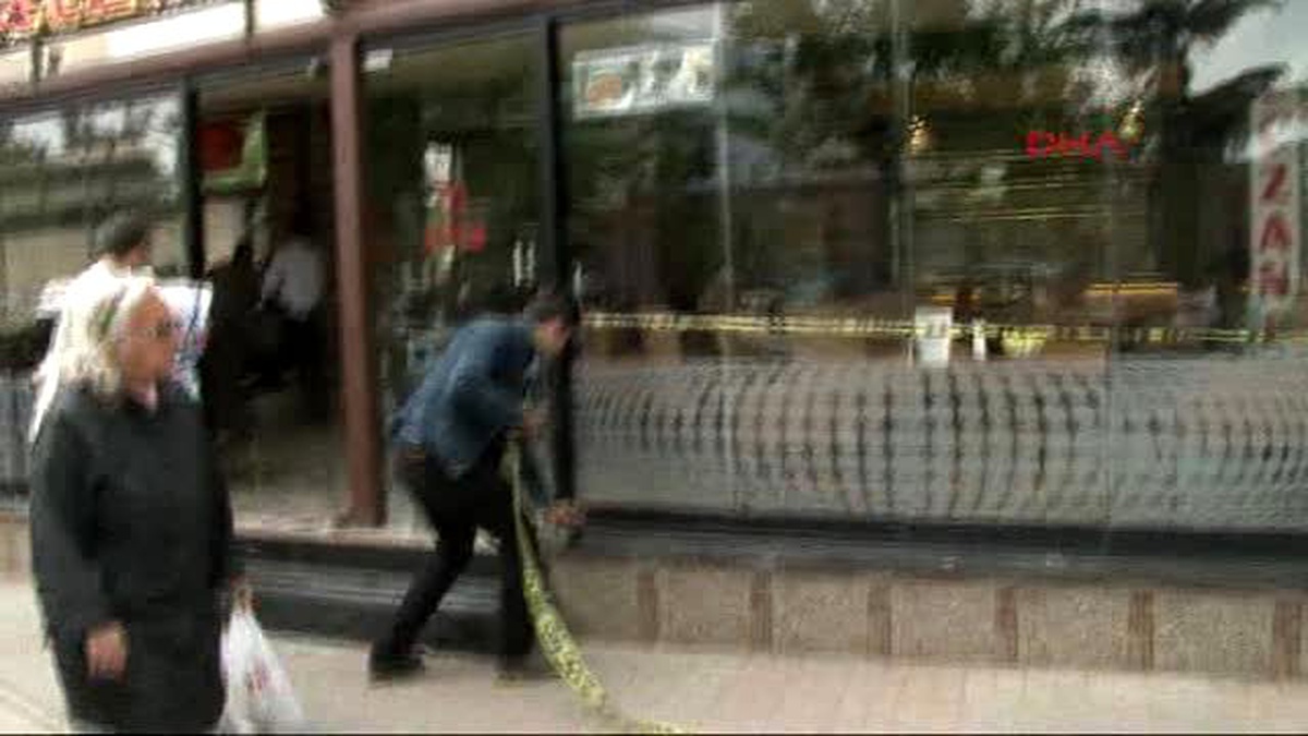 Eşi Evi Terketti; Kayınpederinin Çalıştığı Pastaneye Ateş Açtı