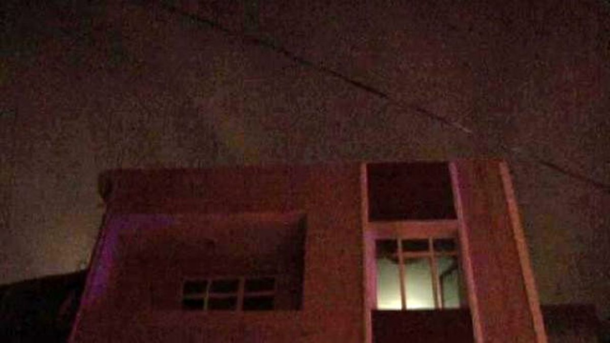 Çılgın Koca Evde Eşini Bulamayınca, Evi Yaktı!