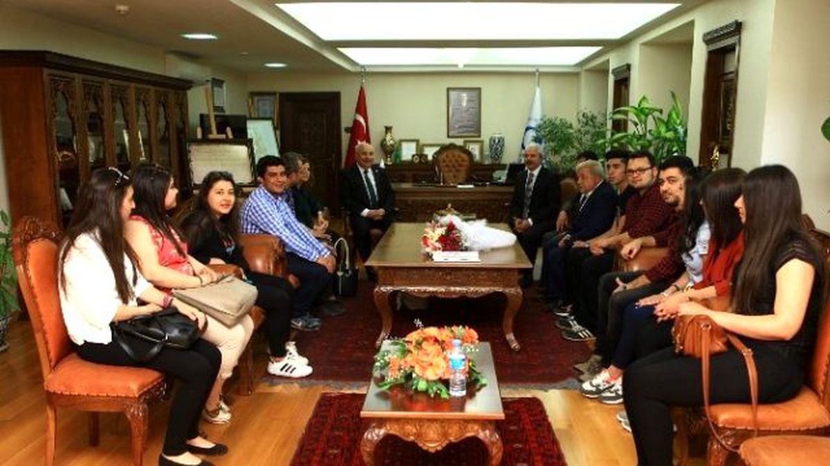 Genç Yeşilay Topluluğu\'dan Rektör Prof. Dr. Gönüllü\'ye Ziyaret
