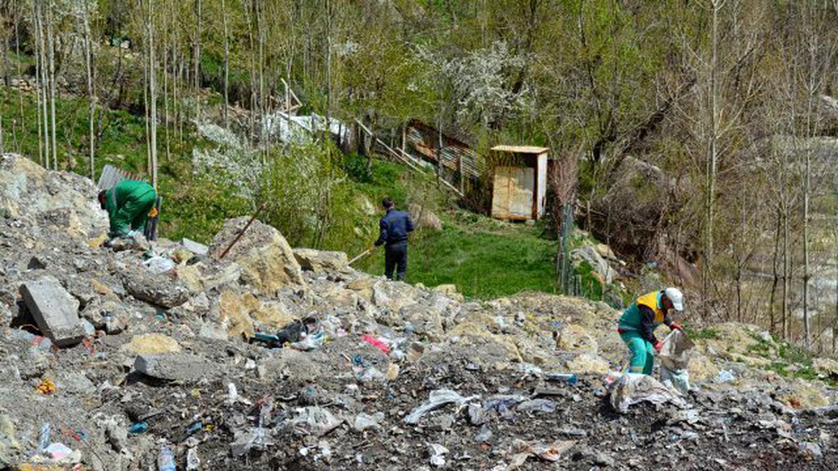 Hakkari\'de dere yatakları temizleniyor
