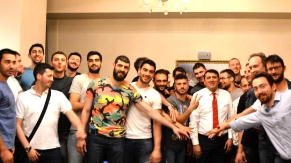 Halkbank Spor Kulübü Başkanı Süleymanoğlu: "Sonsuz Güveniyor ve Başarılar Diliyorum"