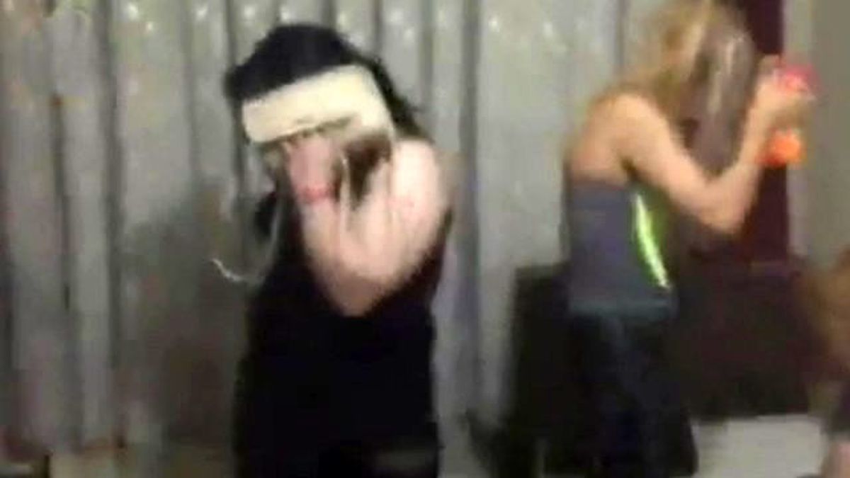 Polis Gözlerine İnanamadı! Otelin Her Yerinden Kadınlar Çıktı