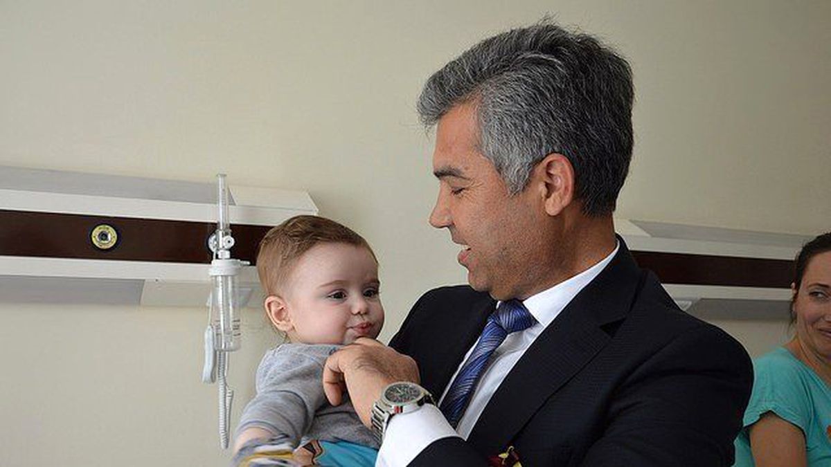 Vali Hamza Erkal, Araştırma Hastanesindeki Çocukları Ziyaret Etti