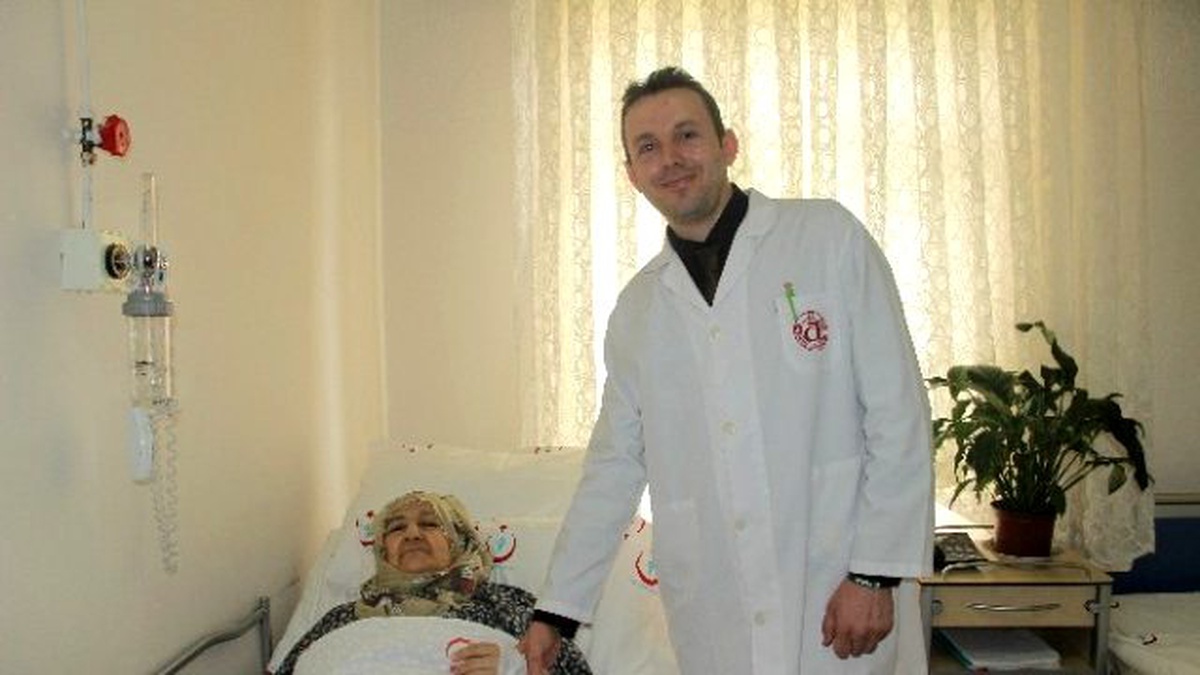 84 Yaşındaki Hasta Bıçaksız Ameliyatla 1 Günde Taburcu Oldu