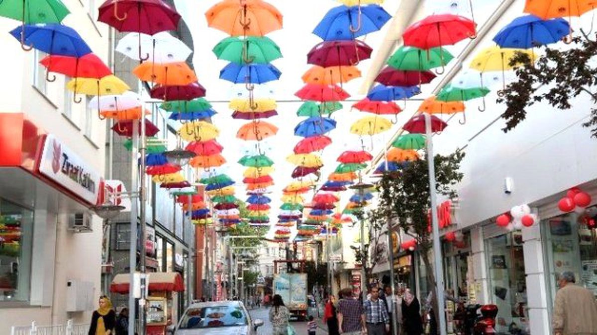 Aksaray\'a Şemsiyeli Cadde
