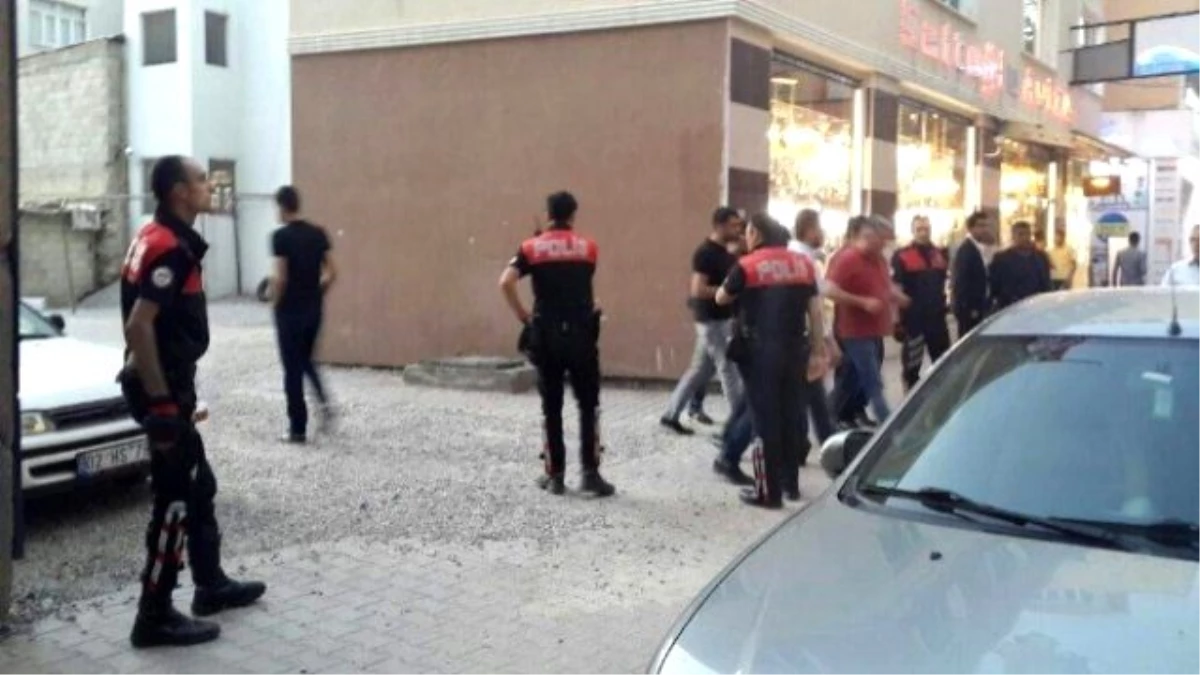 Belediye Binası Karşısından Duyulan Tüfek Sesi, Polisi Alarma Geçirdi