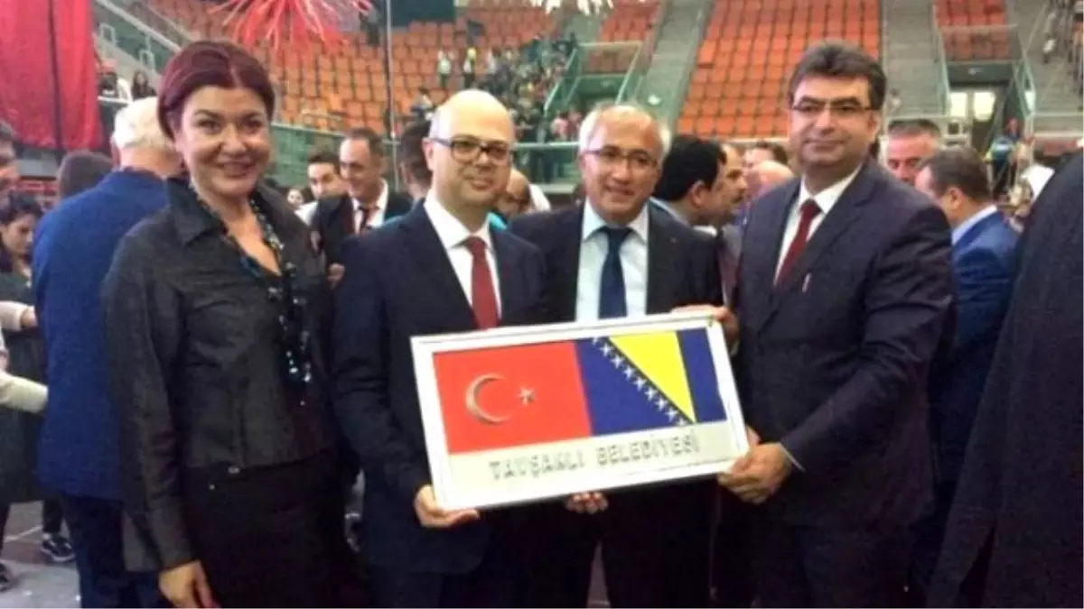 Bosna Hersek\'te Türkçe Öğrenen Öğrencilere Sırt Çantası ve Kırtasiye Yardımı