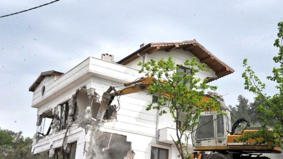 Bursa\'da Kaçak Lüks Villa Yıkıldı