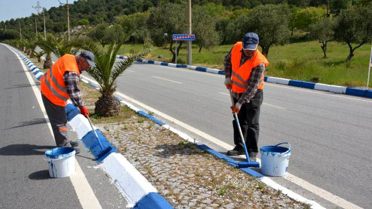 Çandarlı\'da belediye ekipleri dur durak bilmiyor
