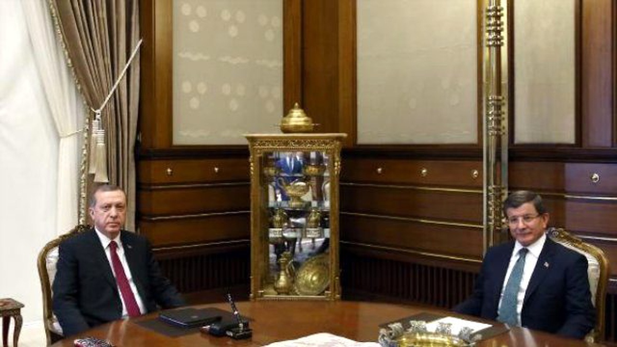 Cumhurbaşkanı Erdoğan, Cumhurbaşkanlığı Sarayı\'nda Başbakan Davutoğlu\'nu Kabul Etti