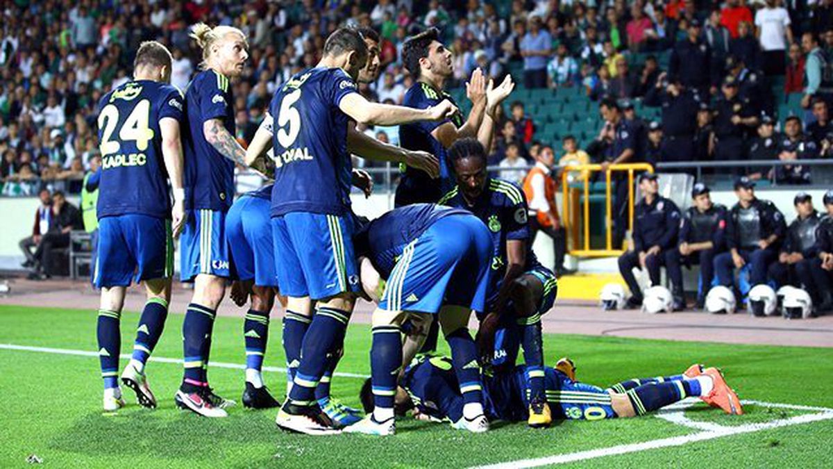 Fenerbahçe, 11 Futbolcusuyla Yollarını Ayıracak