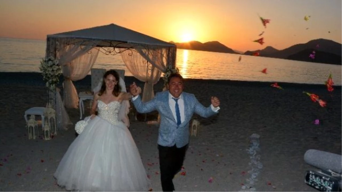 Fethiye\'de Kumsalda Nikah