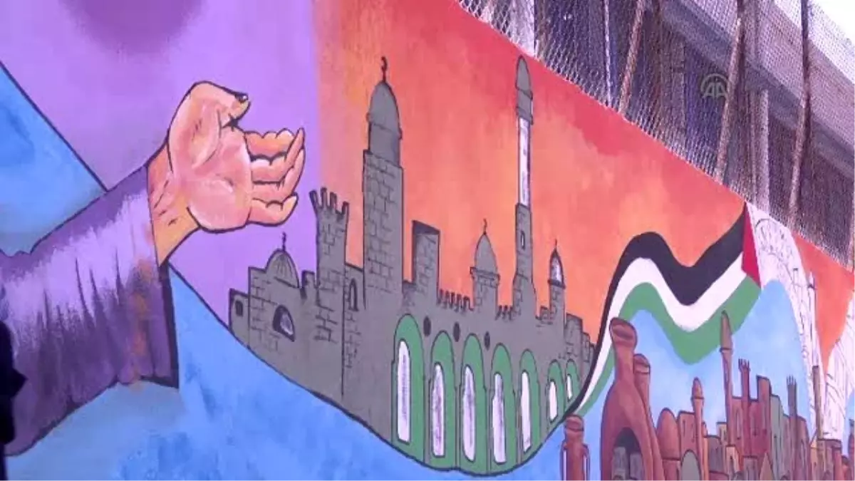 Gazze'nin Duvarlarına Filistin Kültürünü Resmediyorlar