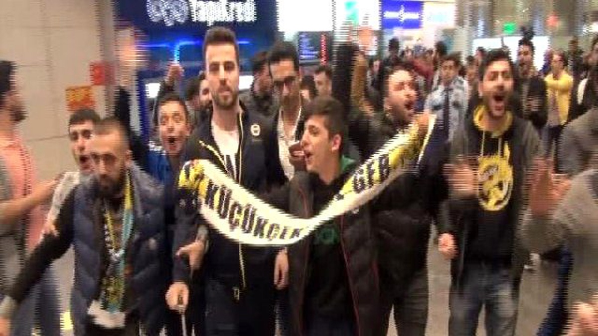 Havalimanında Fenerbahçe\'ye Coşkulu Karşılama