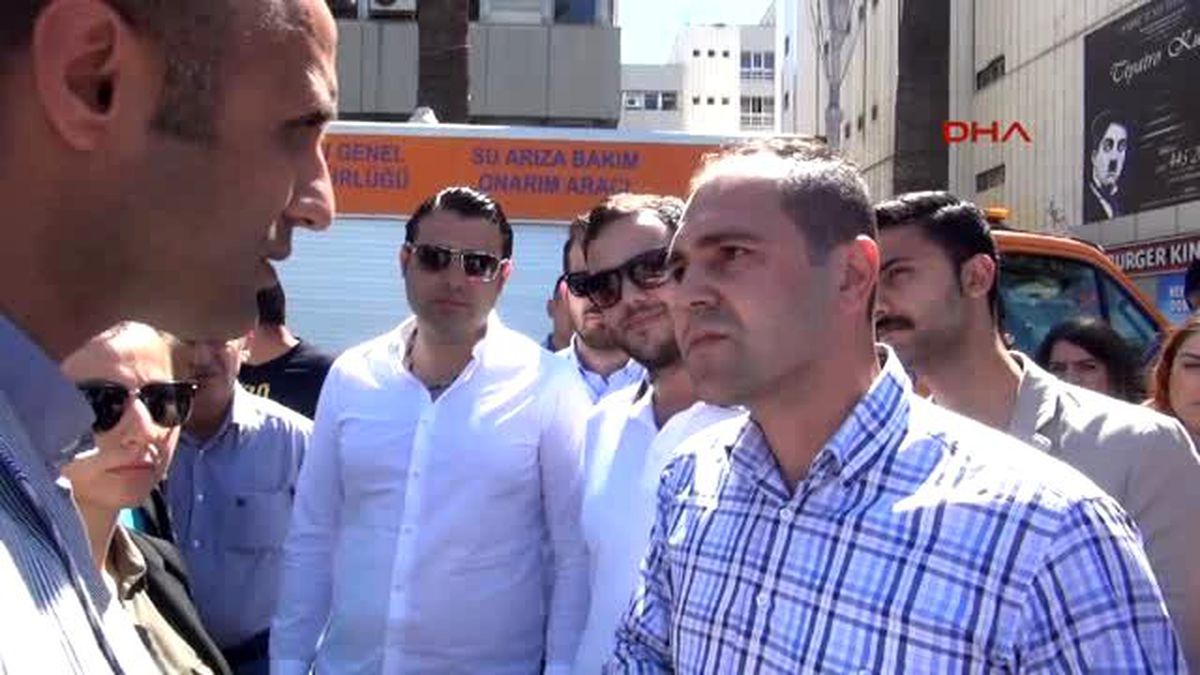 İzmir - CHP\'li Gençler Başbakanlık Ofisi\'ne Yaklaştırılmadı