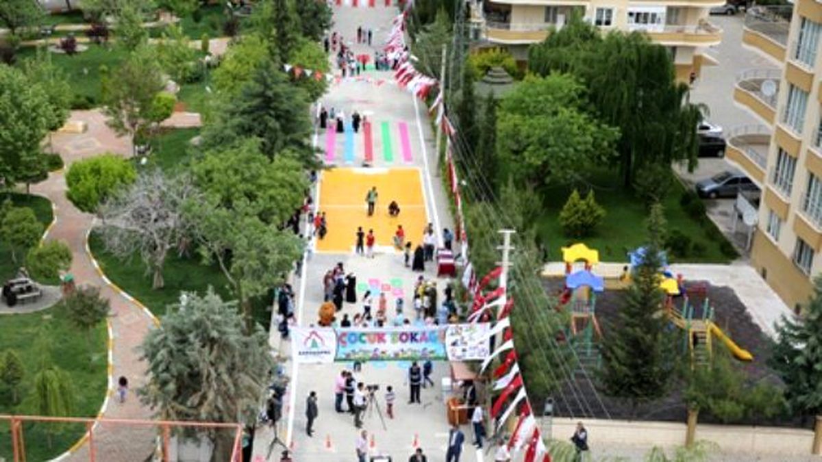 Karaköprü\'de Çocuklara Özel Sokak