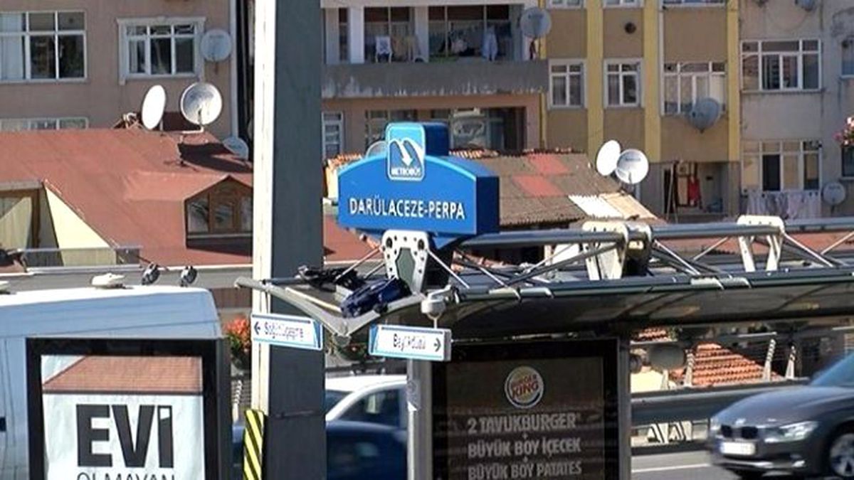 Metrobüs Durağında Şüpheli Çanta Paniği