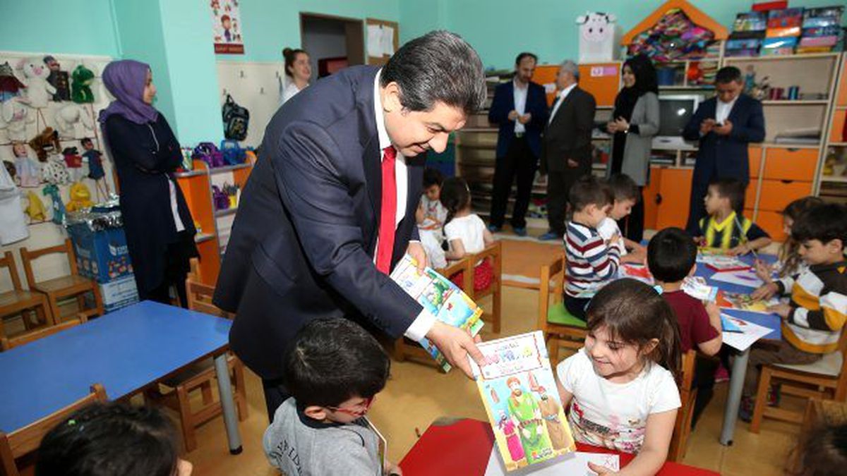Miniklere Siyer Hikâyeli Boyama Kitabı