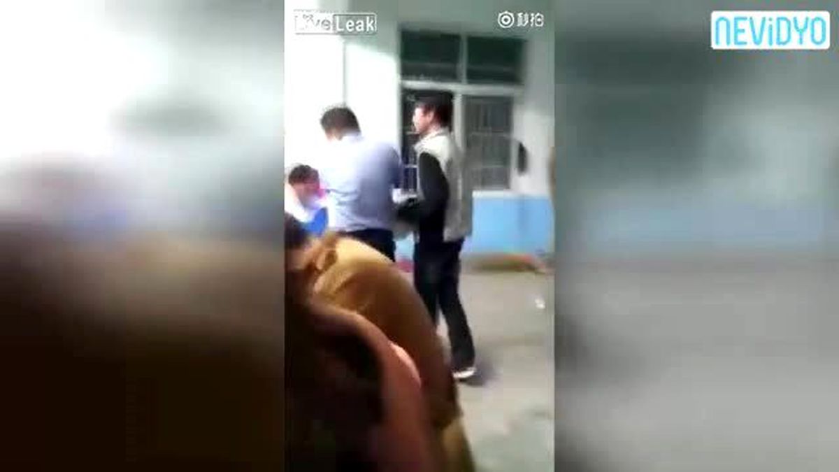 Öğrencilerden Öğretmene Feci Dayak!