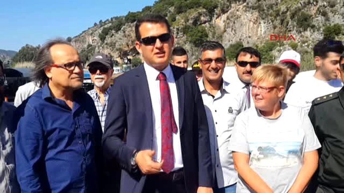 Ortaca\'da Kanal Kıyısında Temizlik