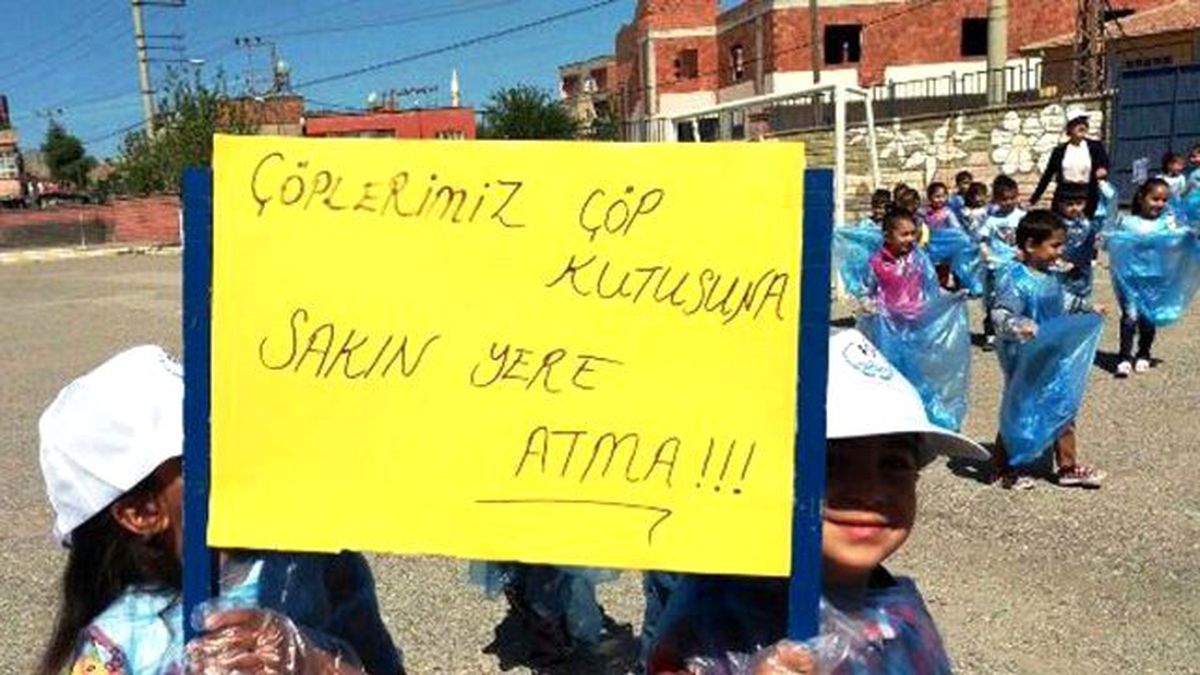 Sakarya İlkokulu Öğrencilerinden Temizlik Etkinliği