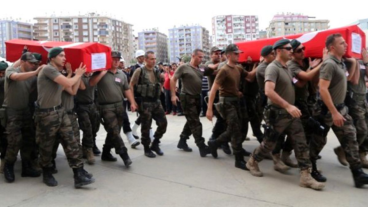 Davutoğlu, Şehit Cenazelerinde Marş Yerine Tekbir İçin Harekete Geçti