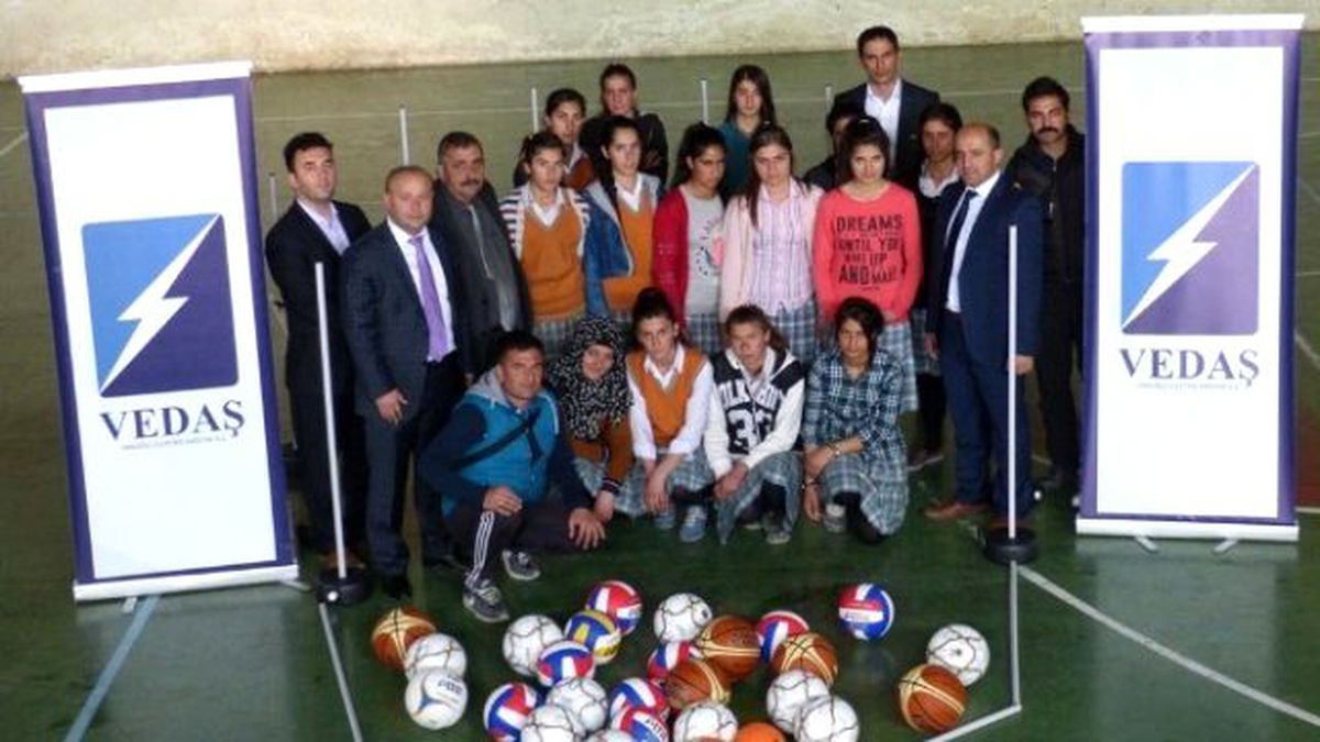Vedaş\'tan Finalist Kızlara Destek