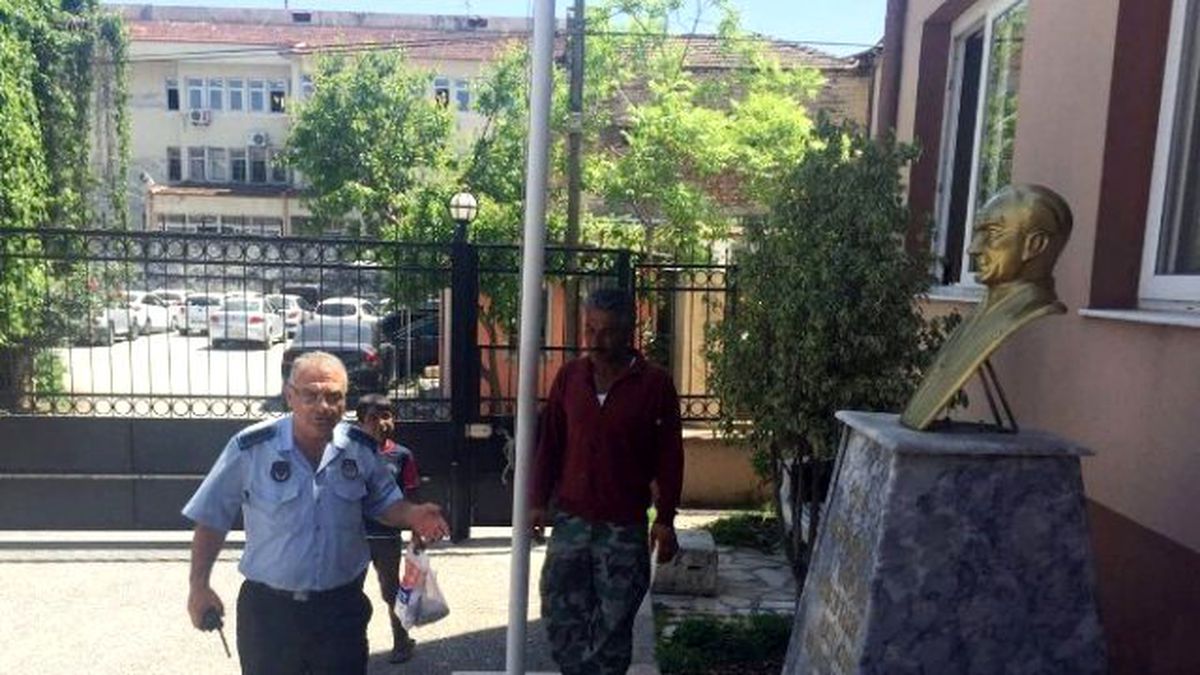 Zabıta, Çocuklara Dilencilik Yaptıran Suriyeliyi Polise Teslim Etti
