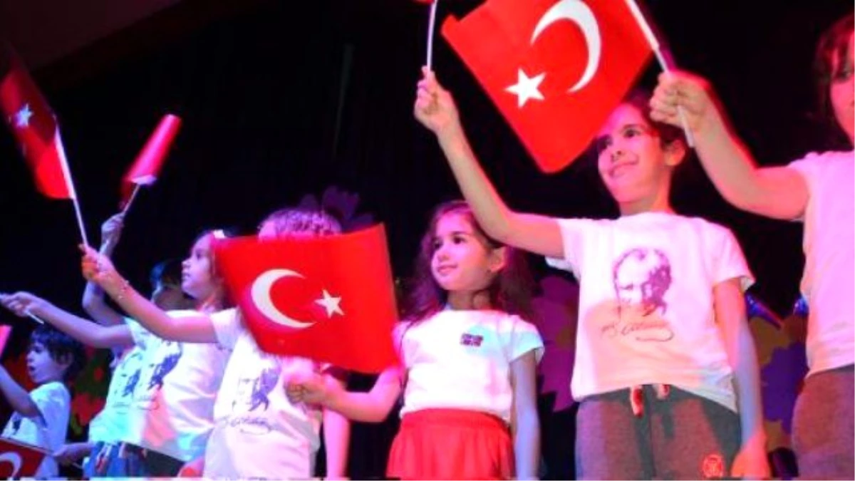4 Yaşındaki Nehir Zülal, İstiklal Marşı\'nın 10 Kıtasını Ezbere Okudu