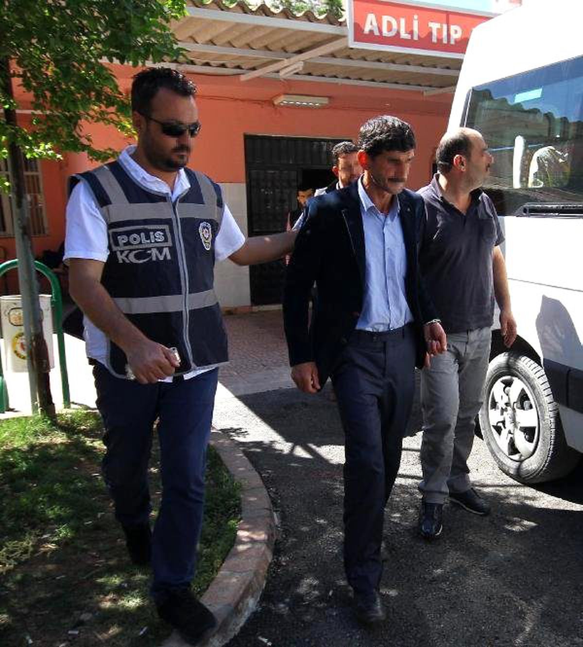 Adana\'da İçki ve Sigara Kaçakçılarına Operasyon
