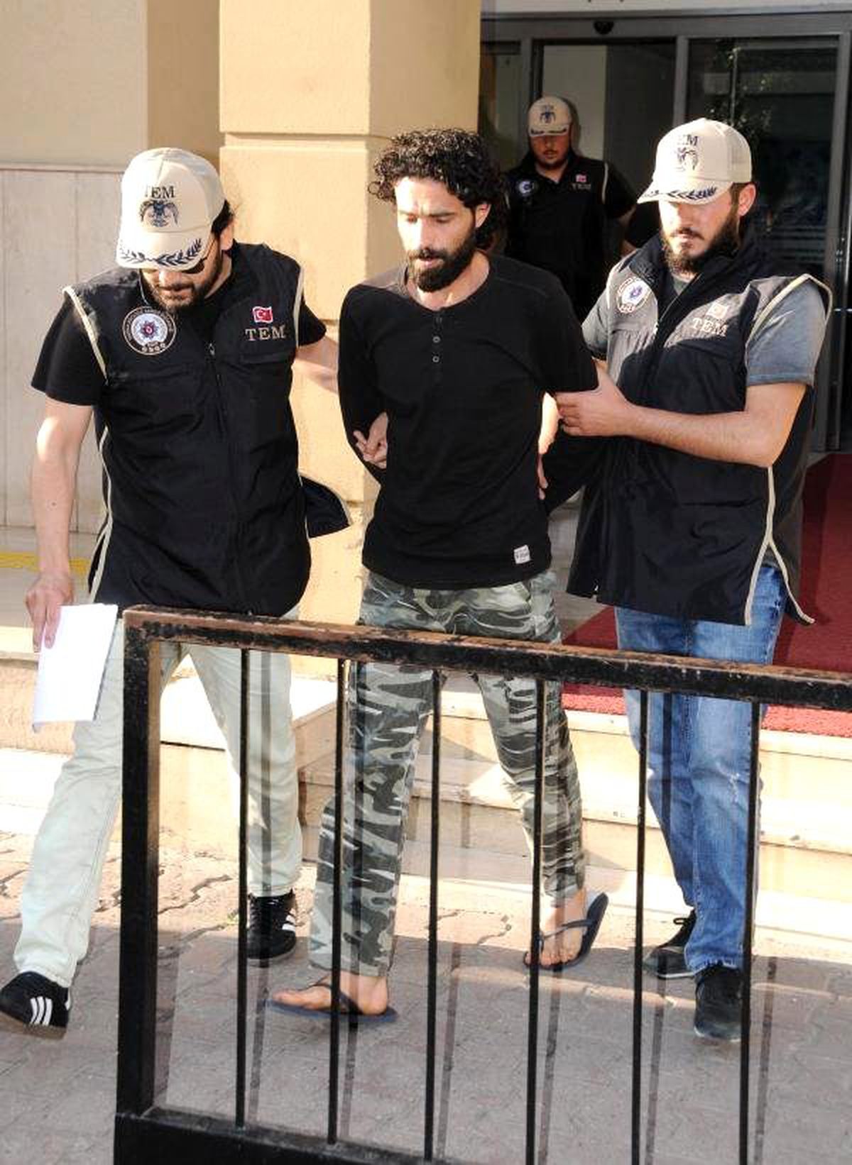 Adana\'da Işid\'e Eleman Kazandıran Suriyeli 2 Kardeş Tutuklandı