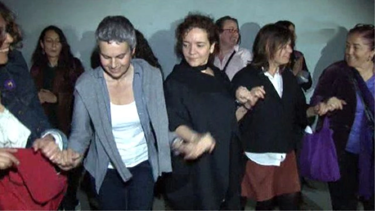 Tutuklu Akademisyenler Cezaevinden Çıktı, Halay Çekti