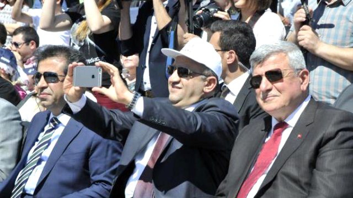 Bakan Işık: Barış ve Huzur Dolu Dünyayı Biz Kuramadık Ama Sizler Kuracaksınız
