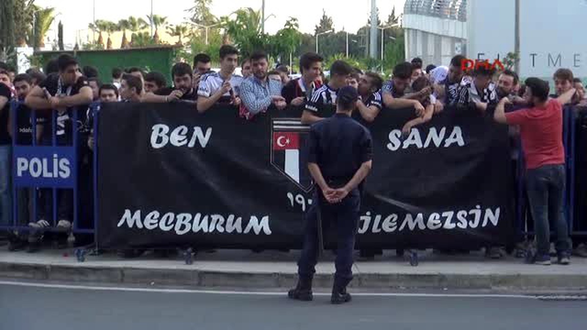 Beşiktaş\'a İzmir\'de Coşkulu Karşılama