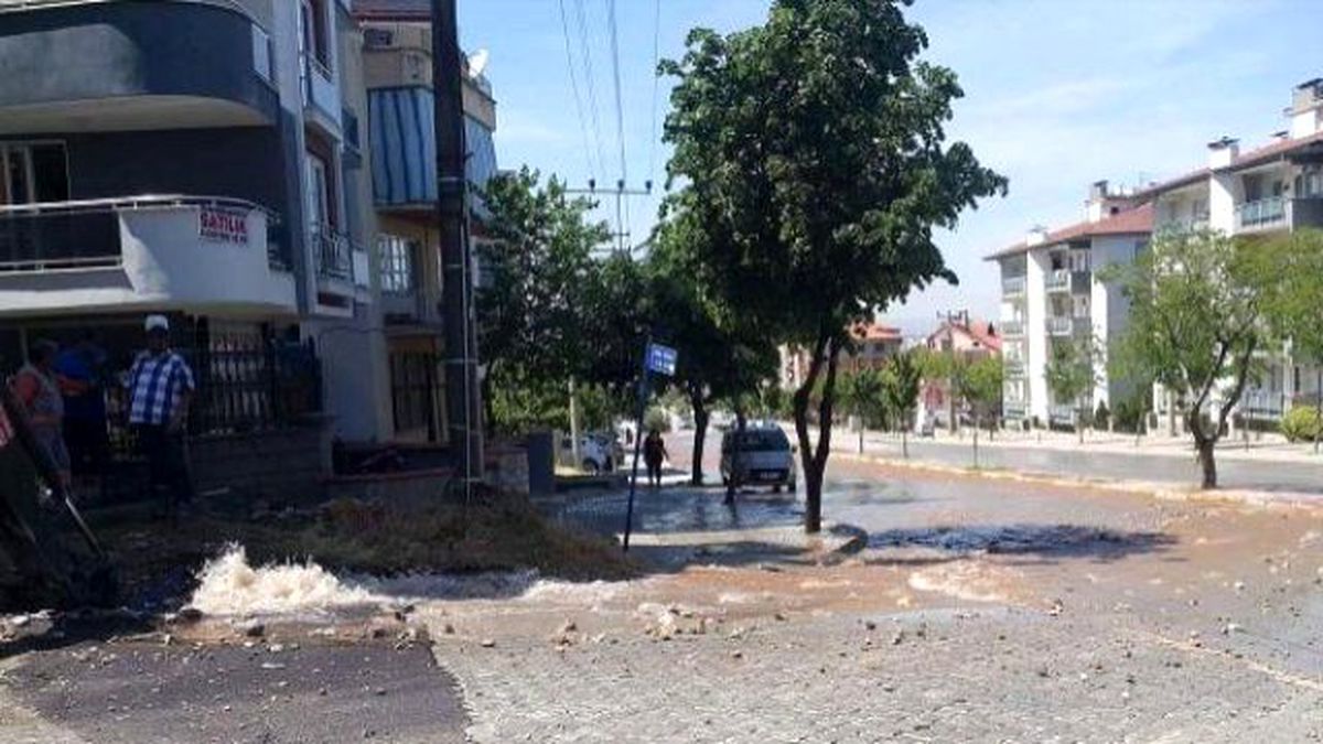 Boru Patladı, Bulvar Su Altında Kaldı