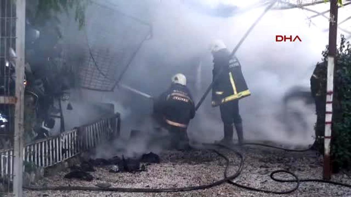 Bursa Oto Malzemeleri Satan İşyerinde Yangın Çıktı, Araçlar Bu Hale Geldi